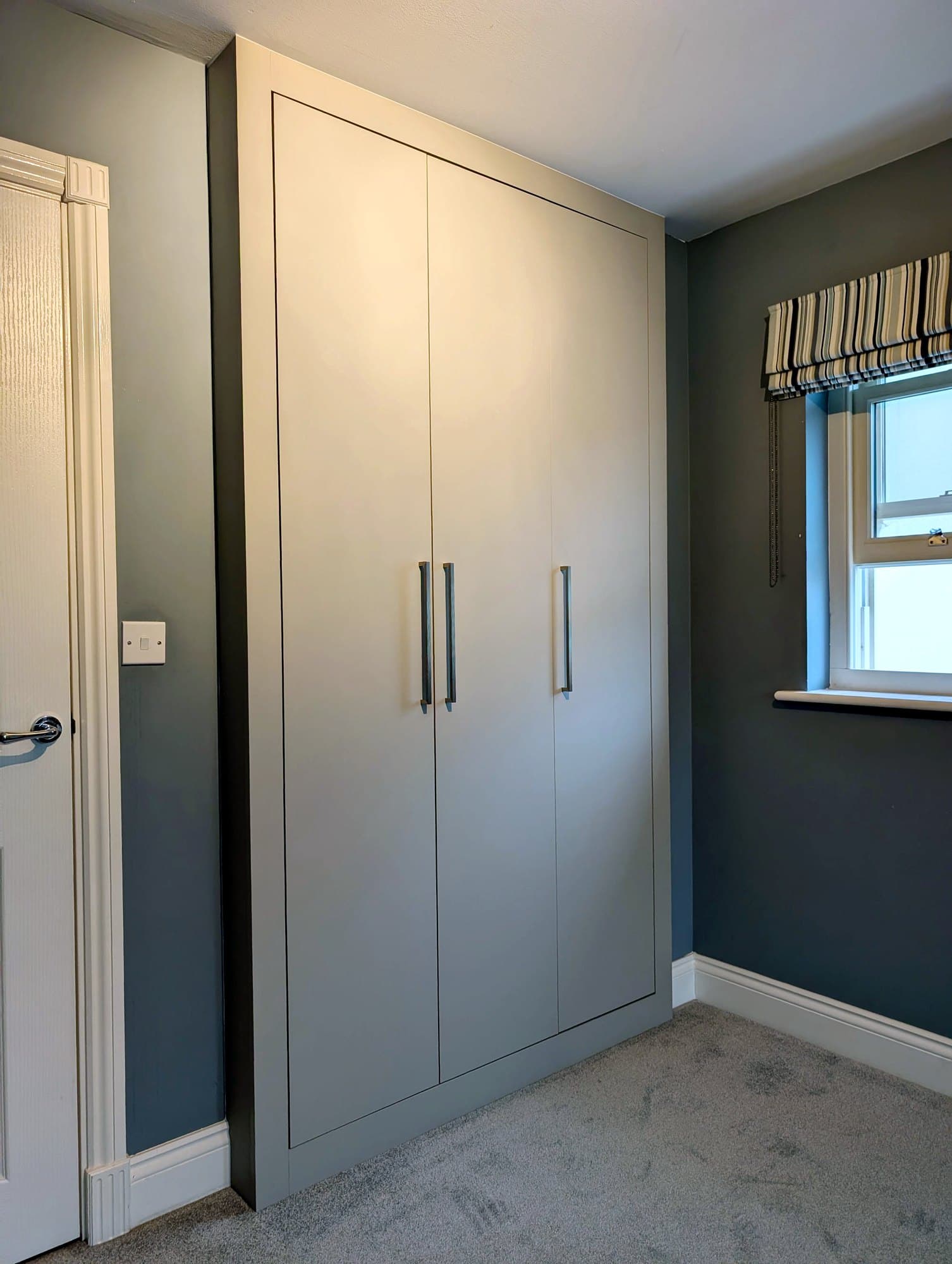 Fitted three-door wardrobe, straight elevation